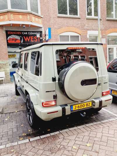 Sportieve auto met een scherpe finish (14)